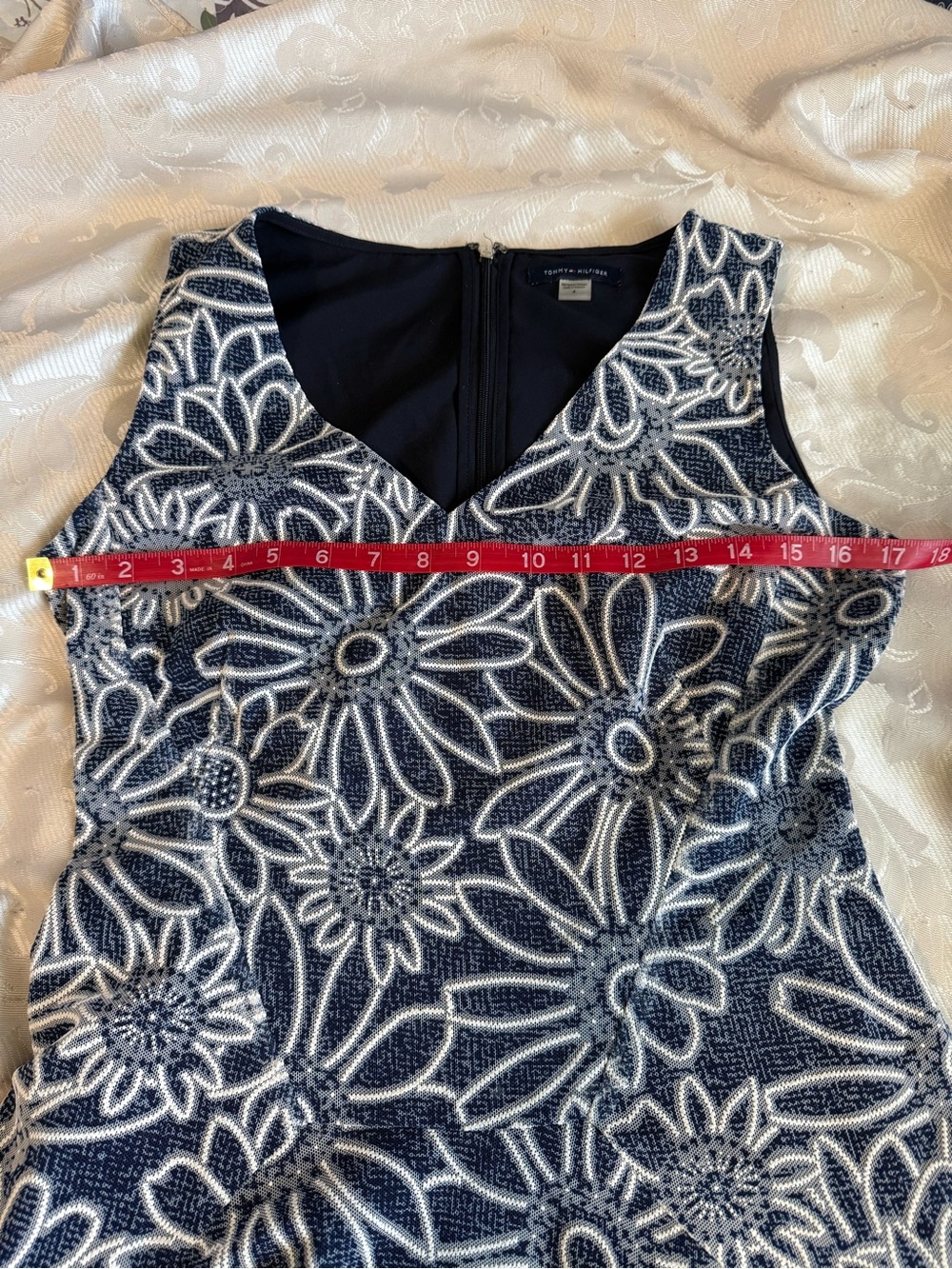 Tommy Hilfiger Floral Fit & Flare Dress Size 4 Navy White Sleeveless V-Neck - Picture 7 of 9